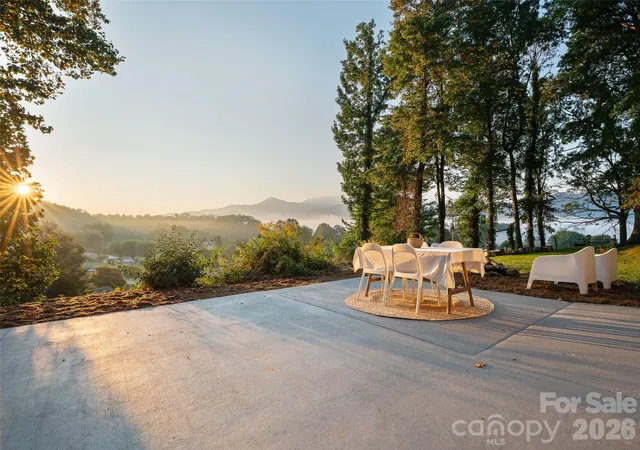 Photo 3 of Single family home for sale at 343 Mountain View Rd, Burnsville, NC 28714 | MLS# 4427505 | Listing updated on 2026-09-28