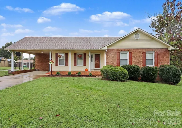 Photo 1 of Single family home for sale at 2040 London Rd, Mooresville, NC 28115 | MLS# 4427506 | Listing updated on 2026-10-06