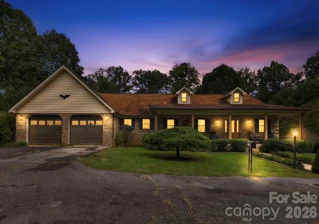 Photo 1 of Single family home for sale at 1079 Dupont Rd, Hendersonville, NC 28739 | MLS# 4427510 | Listing updated on 2026-09-25