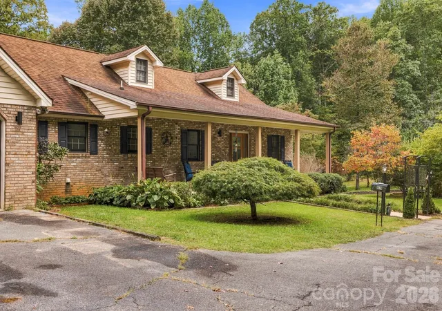 Photo 2 of Single family home for sale at 1079 Dupont Rd, Hendersonville, NC 28739 | MLS# 4427510 | Listing updated on 2026-09-25
