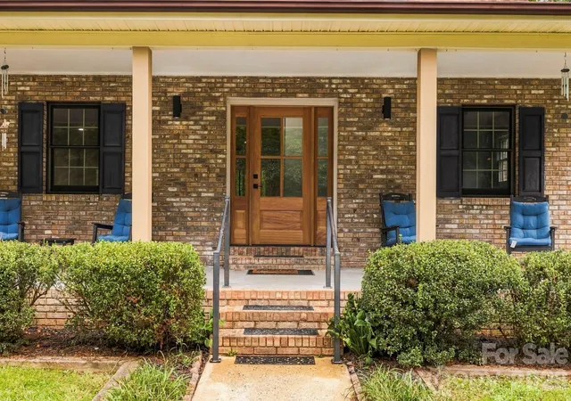 Photo 3 of Single family home for sale at 1079 Dupont Rd, Hendersonville, NC 28739 | MLS# 4427510 | Listing updated on 2026-09-25