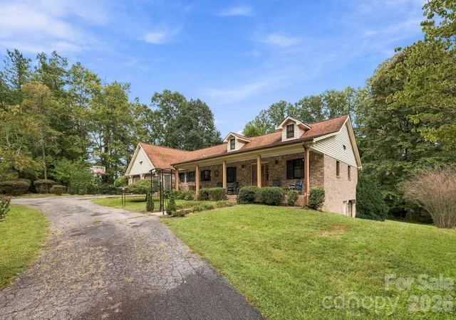 Photo 3 of Single family home for sale at 1079 Dupont Rd, Hendersonville, NC 28739 | MLS# 4427510 | Listing updated on 2026-09-25