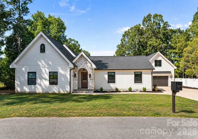 Photo 1 of Sale Pending at 419 Clay St, Mooresville, NC 28115 | MLS# 4427515 | Listing updated on 2026-10-04