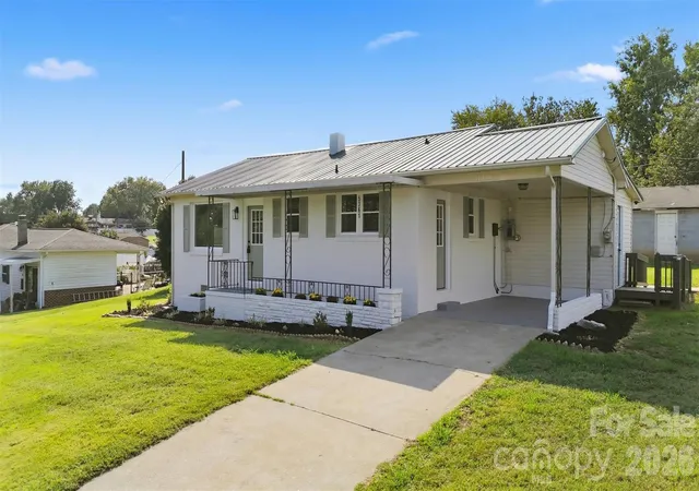 Photo 2 of Single family home for sale at 5361 Meadowlane Dr, Granite Falls, NC 28630 | MLS# 4427520 | Listing updated on 2026-09-23