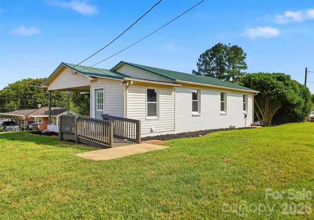 Photo 4 of Single family home for sale at 5361 Meadowlane Dr, Granite Falls, NC 28630 | MLS# 4427520 | Listing updated on 2026-09-23