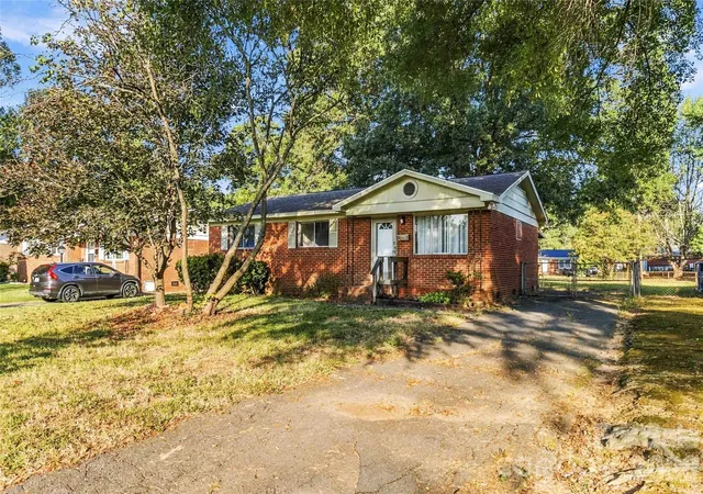 Photo 1 of Single family home for sale at 4629 Monmouth Dr, Charlotte, NC 28269 | MLS# 4427522 | Listing updated on 2026-09-23