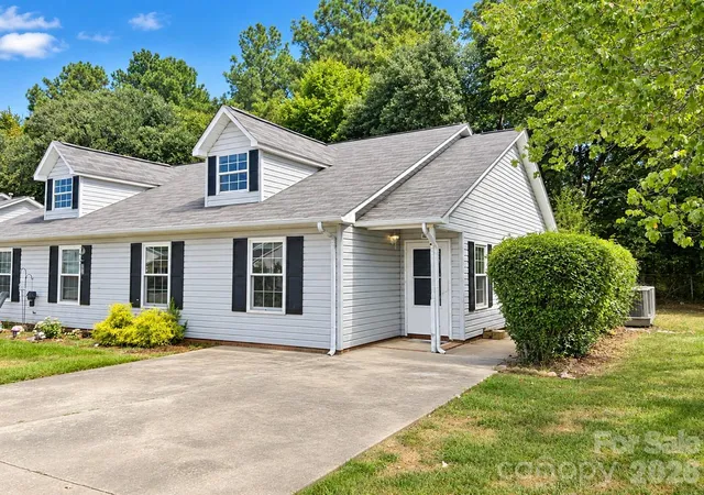 Photo 2 of Condo for sale at 1062 Farm Pond Ln, Rock Hill, SC 29732 | MLS# 4427526 | Listing updated on 2026-09-23