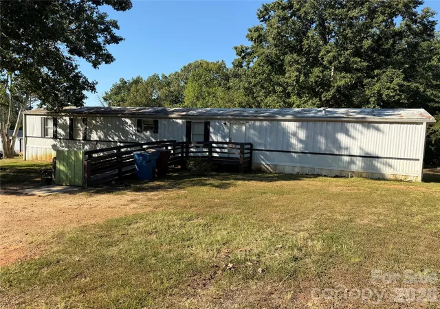 Photo 1 of Single family home for sale at 1025 29th Street Pl Ne, Conover, NC 28613 | MLS# 4427528 | Listing updated on 2026-10-04