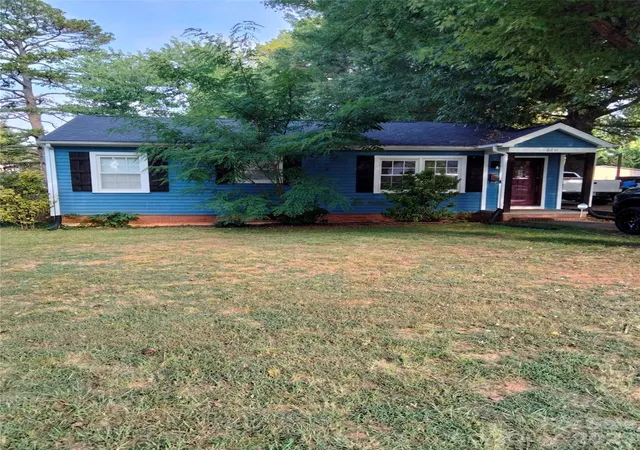 Photo 1 of Single family home for sale at 2211 Lee St, Gastonia, NC 28054 | MLS# 4427530 | Listing updated on 2026-10-02