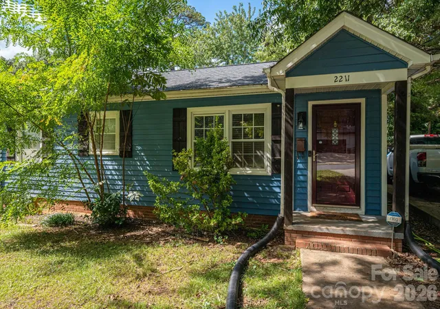 Photo 2 of Single family home for sale at 2211 Lee St, Gastonia, NC 28054 | MLS# 4427530 | Listing updated on 2026-10-02
