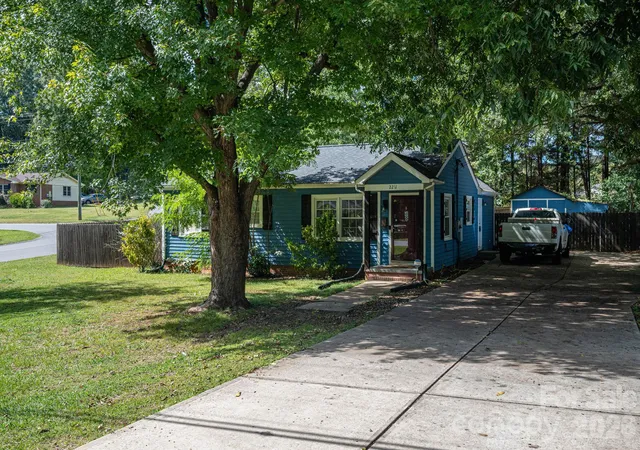 Photo 3 of Single family home for sale at 2211 Lee St, Gastonia, NC 28054 | MLS# 4427530 | Listing updated on 2026-10-02