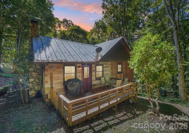 Photo 3 of Single family home for sale at 988 English Ridge Dr, Mars Hill, NC 28754 | MLS# 4427537 | Listing updated on 2026-09-28