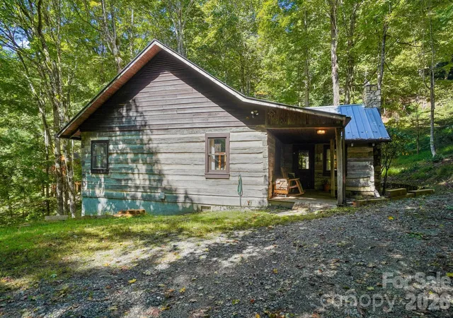 Photo 3 of Single family home for sale at 988 English Ridge Dr, Mars Hill, NC 28754 | MLS# 4427537 | Listing updated on 2026-09-28