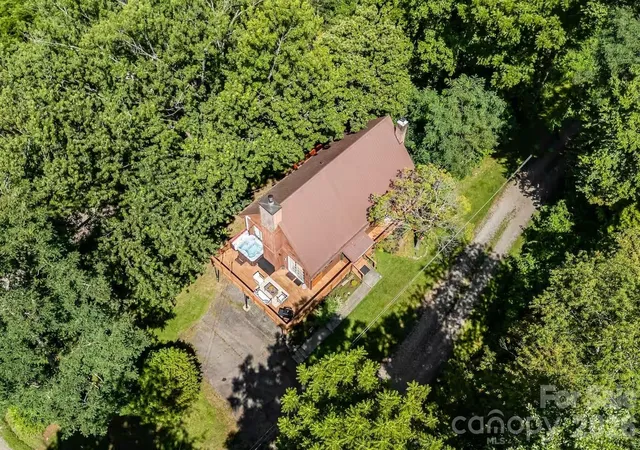 Photo 3 of Single family home for sale at 193 Shadow Ln, Waynesville, NC 28786 | MLS# 4427540 | Listing updated on 2026-10-02