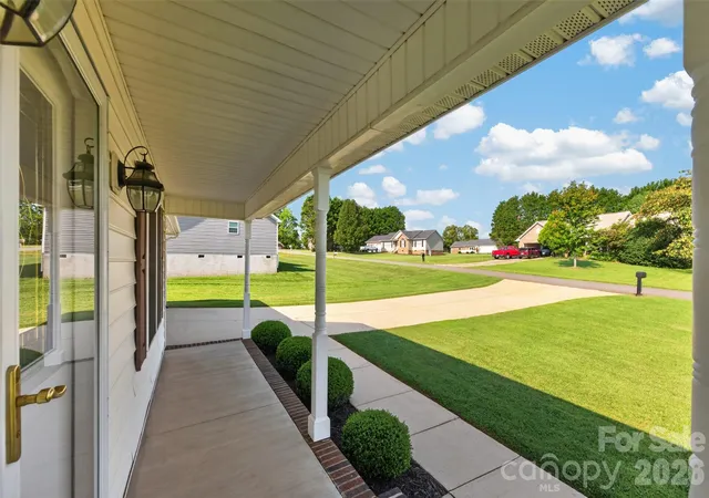 Photo 4 of Single family home for sale at 4405 Claralee Ln, Hickory, NC 28602 | MLS# 4427546 | Listing updated on 2026-10-01