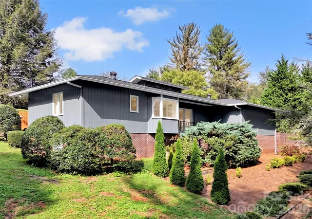 Photo 1 of Single family home for sale at 354 Woodside Cir, Waynesville, NC 28786 | MLS# 4427555 | Listing updated on 2026-09-29