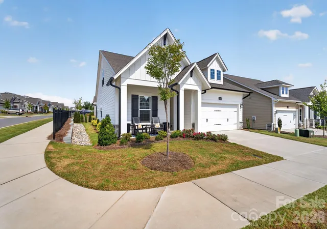 Photo 2 of Single family home for sale at 1018 Lowland Way, Waxhaw, NC 28173 | MLS# 4427578 | Listing updated on 2026-10-03