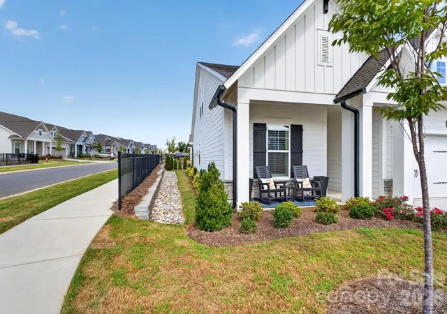Photo 3 of Single family home for sale at 1018 Lowland Way, Waxhaw, NC 28173 | MLS# 4427578 | Listing updated on 2026-10-03