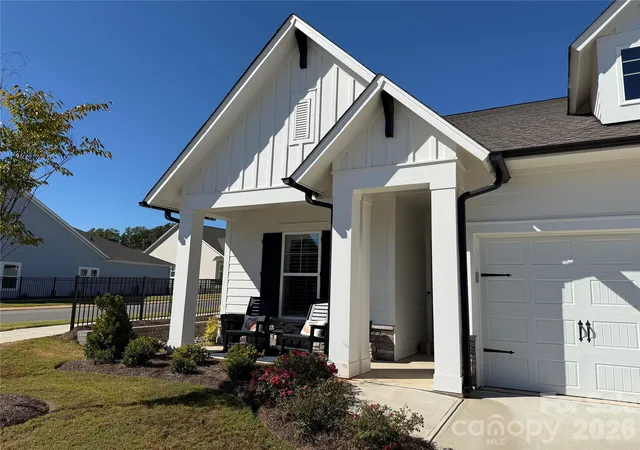 Photo 3 of Single family home for sale at 1018 Lowland Way, Waxhaw, NC 28173 | MLS# 4427578 | Listing updated on 2026-10-03