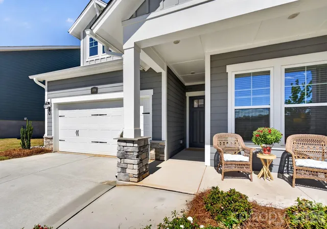 Photo 2 of Single family home for sale at 1006 Lowland Way, Waxhaw, NC 28173 | MLS# 4427580 | Listing updated on 2026-10-03