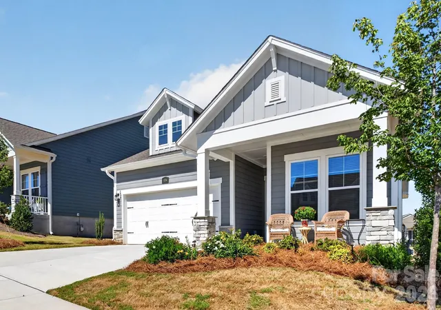 Photo 3 of Single family home for sale at 1006 Lowland Way, Waxhaw, NC 28173 | MLS# 4427580 | Listing updated on 2026-10-03