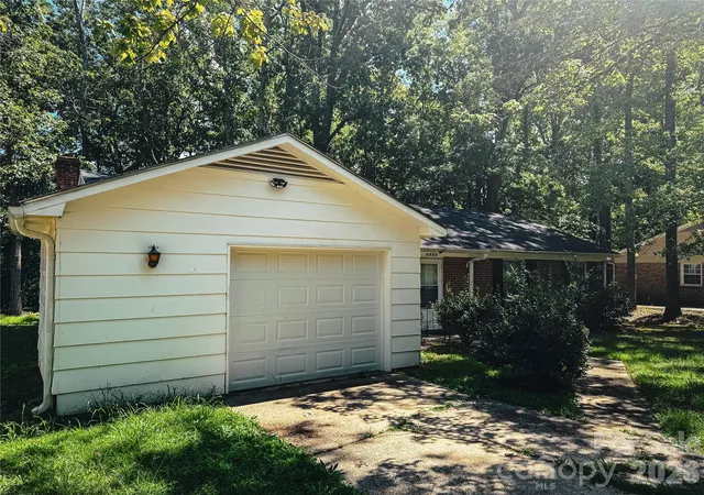 Photo 3 of Single family home for sale at 5500 Whippoorwill St, Durham, NC 27704 | MLS# 4427582 | Listing updated on 2026-10-01