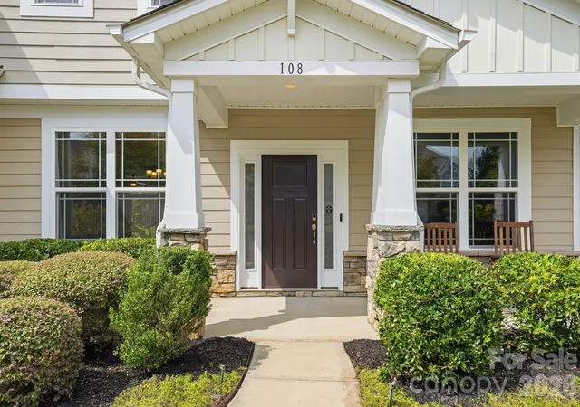 Photo 3 of Single family home for sale at 108 Heron Cvs Loop, Mooresville, NC 28117 | MLS# 4427585 | Listing updated on 2026-09-24