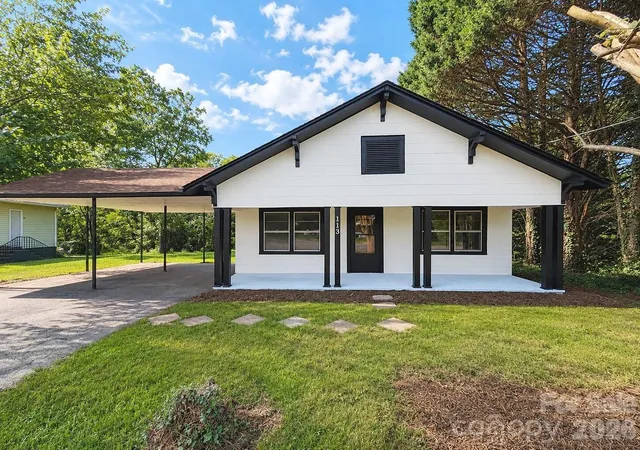 Photo 2 of Single family home for sale at 113 Mountain View St, Morganton, NC 28655 | MLS# 4427591 | Listing updated on 2026-09-24