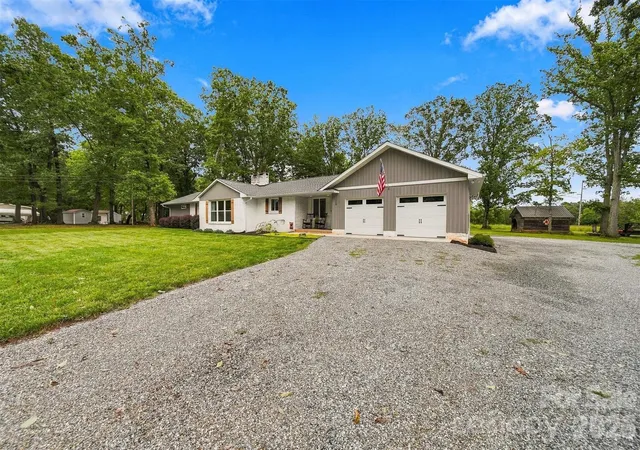 Photo 3 of Single family home for sale at 118 Chestnut Oak Rd, Union Grove, NC 28689 | MLS# 4427592 | Listing updated on 2026-10-01