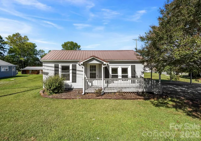 Photo 1 of Single family home for sale at 24 Forest Hl Rd, Lexington, NC 27295 | MLS# 4427630 | Listing updated on 2026-10-03