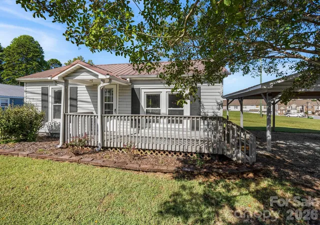 Photo 3 of Single family home for sale at 24 Forest Hl Rd, Lexington, NC 27295 | MLS# 4427630 | Listing updated on 2026-10-03