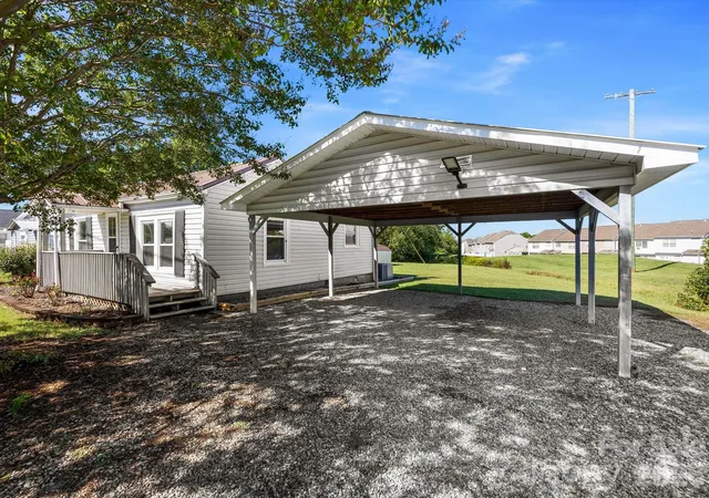 Photo 4 of Single family home for sale at 24 Forest Hl Rd, Lexington, NC 27295 | MLS# 4427630 | Listing updated on 2026-10-03