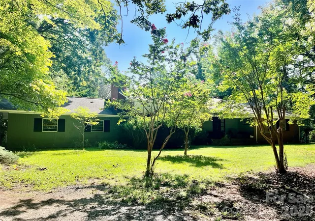 Single family home for sale at 521 Courtney Ln, Matthews, NC 28105 | MLS# 4427632