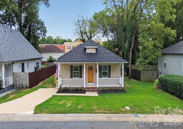 Photo 1 of Single family home for sale at 521 Katonah Ave, Charlotte, NC 28208 | MLS# 4427639 | Listing updated on 2026-10-07