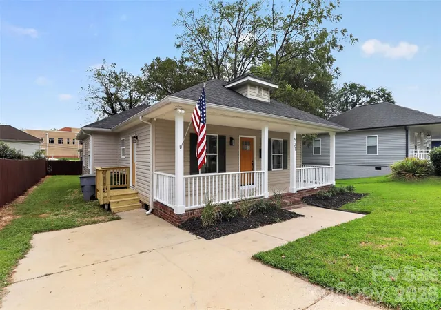 Photo 3 of Single family home for sale at 521 Katonah Ave, Charlotte, NC 28208 | MLS# 4427639 | Listing updated on 2026-10-07