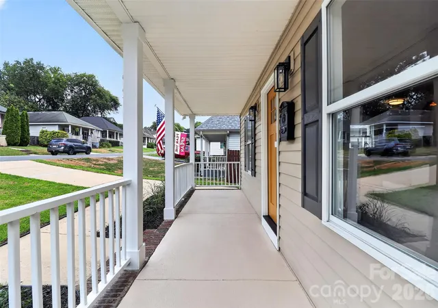 Photo 4 of Single family home for sale at 521 Katonah Ave, Charlotte, NC 28208 | MLS# 4427639 | Listing updated on 2026-10-07