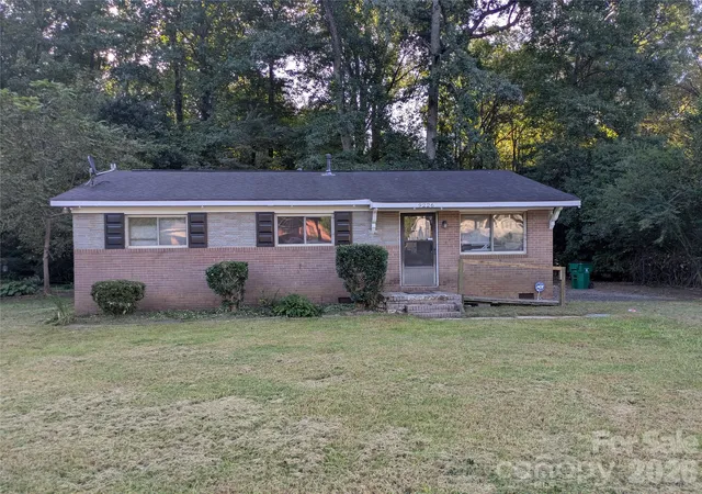 Photo 1 of Sale Pending at 9226 Feldbank Dr, Charlotte, NC 28216 | MLS# 4427643 | Listing updated on 2026-10-19
