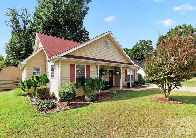 Photo 1 of Single family home for sale at 5906 Country Walk Dr, Charlotte, NC 28212 | MLS# 4427646 | Listing updated on 2026-10-03