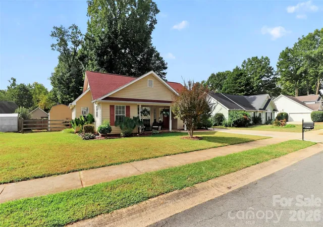 Photo 3 of Single family home for sale at 5906 Country Walk Dr, Charlotte, NC 28212 | MLS# 4427646 | Listing updated on 2026-10-03