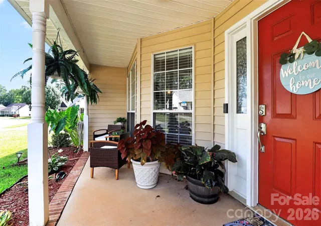 Photo 4 of Single family home for sale at 5906 Country Walk Dr, Charlotte, NC 28212 | MLS# 4427646 | Listing updated on 2026-10-03