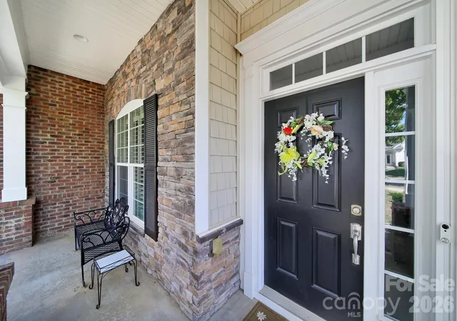 Photo 3 of Single family home for sale at 9287 Whistling Straits Dr, Fort Mill, SC 29707 | MLS# 4427649 | Listing updated on 2026-09-26