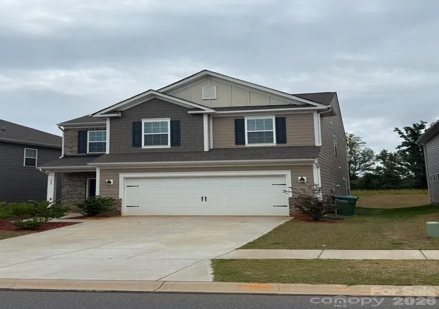 Photo 2 of Single family home for sale at 352 Runner Stone Ln, Fort Mill, SC 29715 | MLS# 4427650 | Listing updated on 2026-10-04
