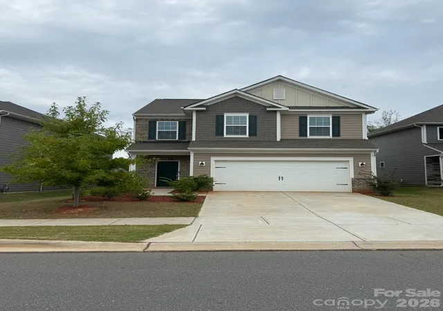 Photo 3 of Single family home for sale at 352 Runner Stone Ln, Fort Mill, SC 29715 | MLS# 4427650 | Listing updated on 2026-10-04