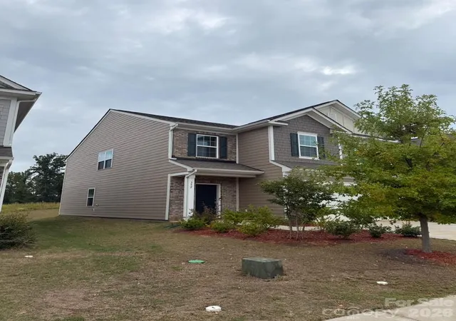 Photo 3 of Single family home for sale at 352 Runner Stone Ln, Fort Mill, SC 29715 | MLS# 4427650 | Listing updated on 2026-10-04