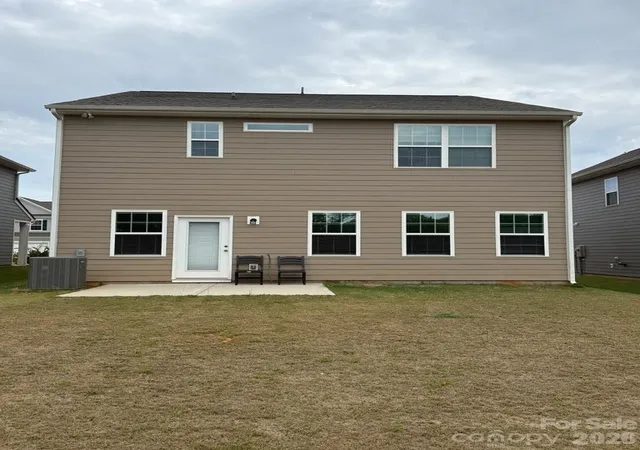 Photo 4 of Single family home for sale at 352 Runner Stone Ln, Fort Mill, SC 29715 | MLS# 4427650 | Listing updated on 2026-10-04
