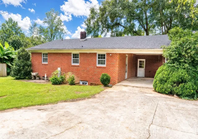 Photo 2 of Single family home for sale at 1167 Piedmont Rd, Morganton, NC 28655 | MLS# 4427651 | Listing updated on 2026-09-28