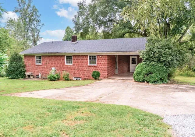 Photo 3 of Single family home for sale at 1167 Piedmont Rd, Morganton, NC 28655 | MLS# 4427651 | Listing updated on 2026-09-28