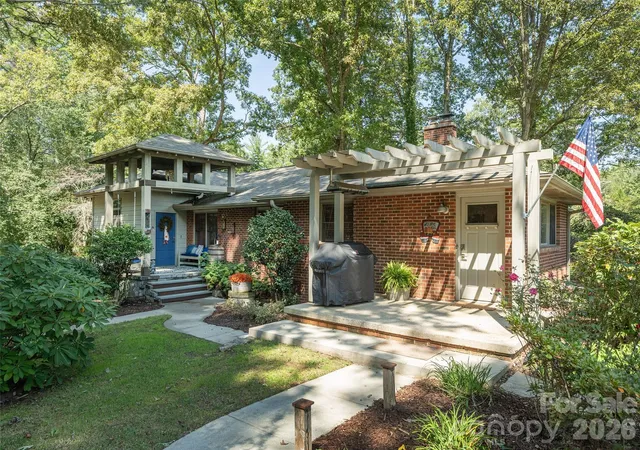 Photo 2 of Single family home for sale at 275 S Rugby Rd, Hendersonville, NC 28791 | MLS# 4427655 | Listing updated on 2026-09-27