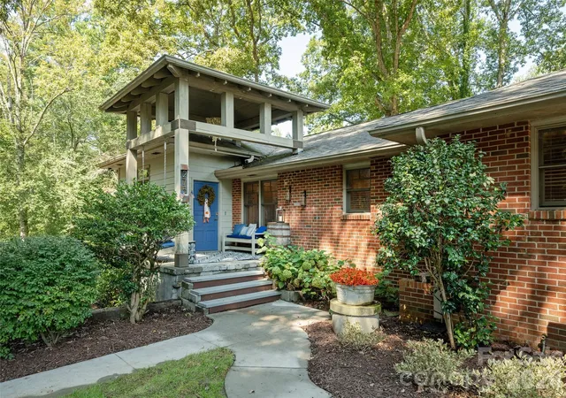 Photo 3 of Single family home for sale at 275 S Rugby Rd, Hendersonville, NC 28791 | MLS# 4427655 | Listing updated on 2026-09-27