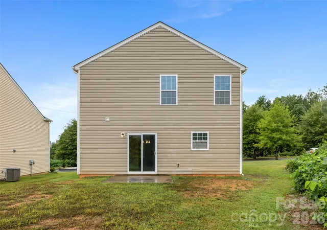 Photo 2 of Single family home for sale at 2824 Easton Knoll Dr, Dallas, NC 28034 | MLS# 4427656 | Listing updated on 2026-10-07